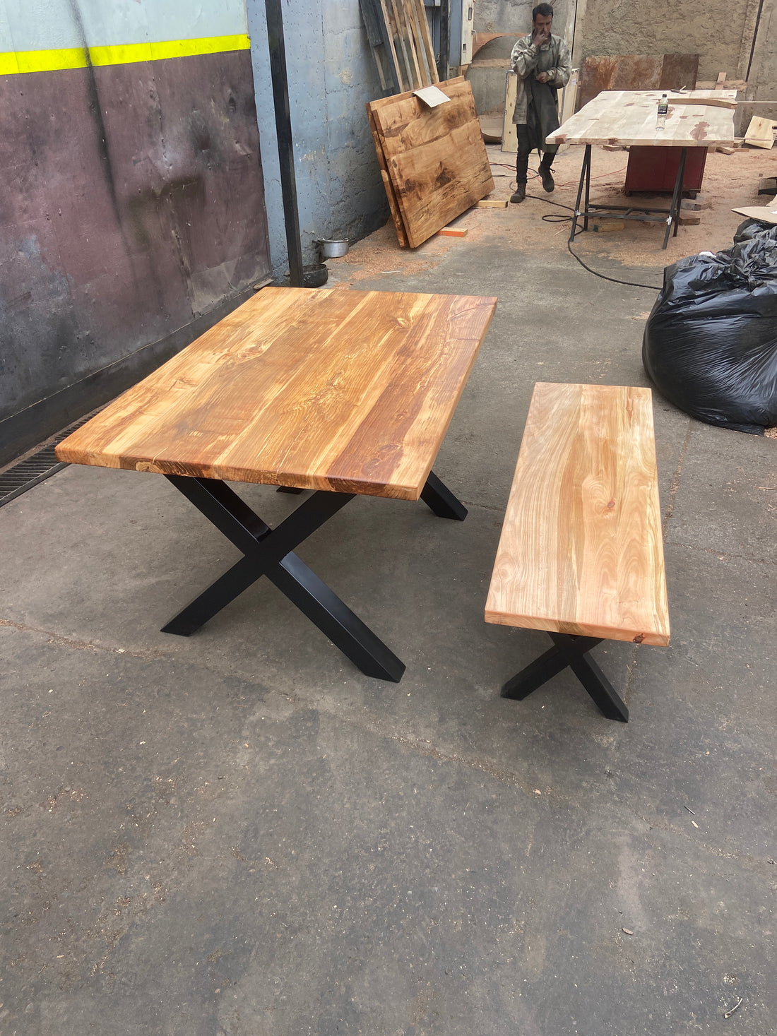 Mesa Tiki + 2 Banquetas